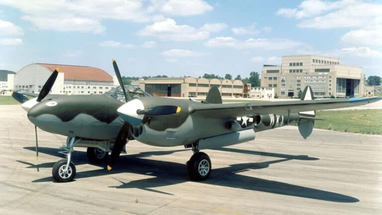 P-38 Lightning: A Powerful WWII Fighter Aircraft 6 P-38