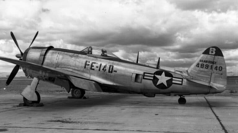 P-47 Thunderbolt 4 P-47 Thunderbolt